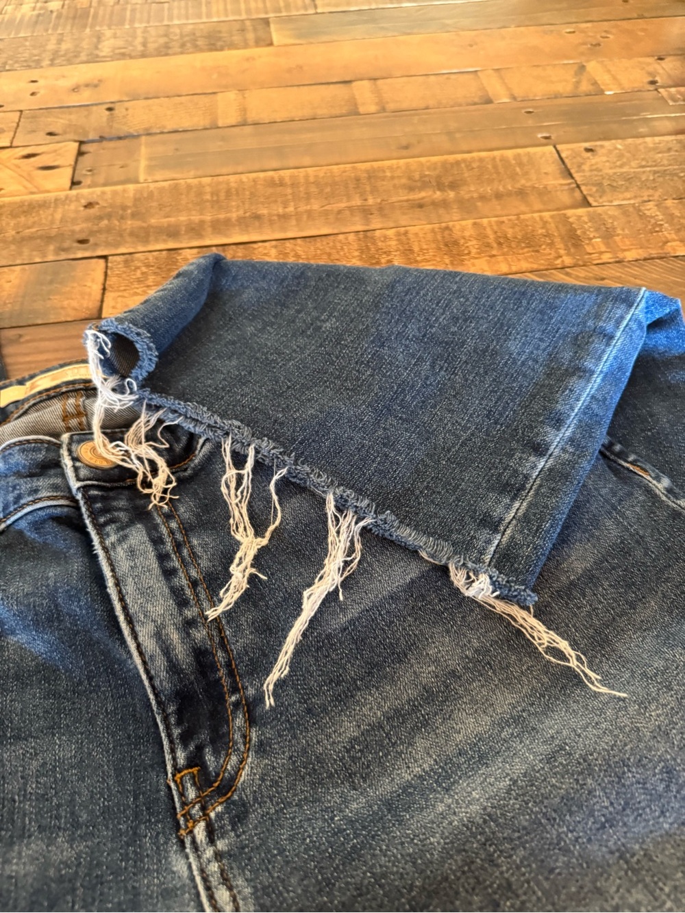 Kut from the Kloth Dark Blue Distressed Cropped Jeans - Picture 9 of 9
